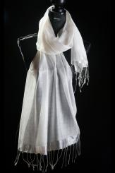 ein weißer Schal 