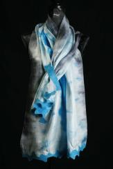 Schal aus Wollfilz auf Seide 