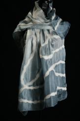 Schal aus Wollfilz auf Seide 