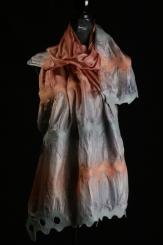 Schal aus Wollfilz auf Seide 