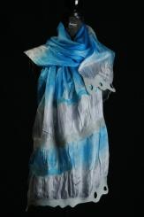 Schal aus Wollfilz auf Seide 