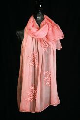 Seidenschal aus Kreppseide mit Stickerei 