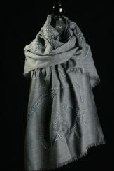 Wollschal mit Applikation 