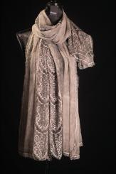 Seidenschal aus Kreppseide mit Applikation 