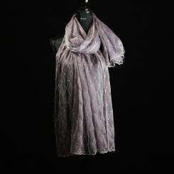 Schal mit feiner Stickerei 