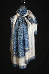 Seidenschal aus Ponge-Seide mit Leomuster blau 