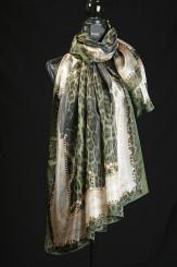 Seidenschal aus Ponge-Seide mit Leomuster grün 