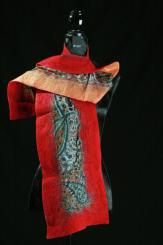 Schal aus Seide mit Wollfilzumrandung 