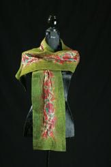 Schal aus Seide mit Wollfilzumrandung 