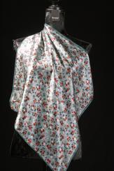 Nickituch mit Blumen 