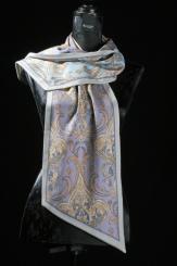 Schal aus Wolle mit Seide 