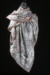 Tuch aus Wolle mit Seide 