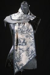 Schal aus Wolle mit Seide 