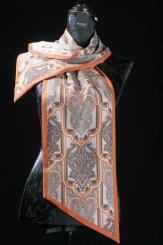 Schal aus Wolle mit Seide 