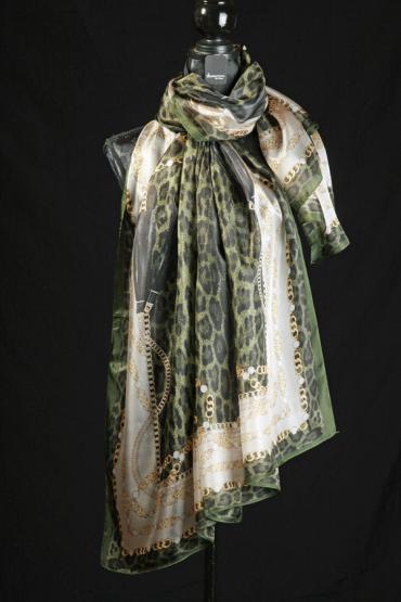 Seidenschal aus Ponge-Seide mit Leomuster grün 