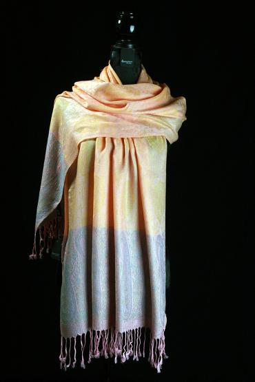 Schal aus Seide mit Viskose 