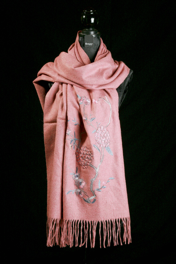 Schal aus Viskose mit Mohair mit Applikation rosa 
