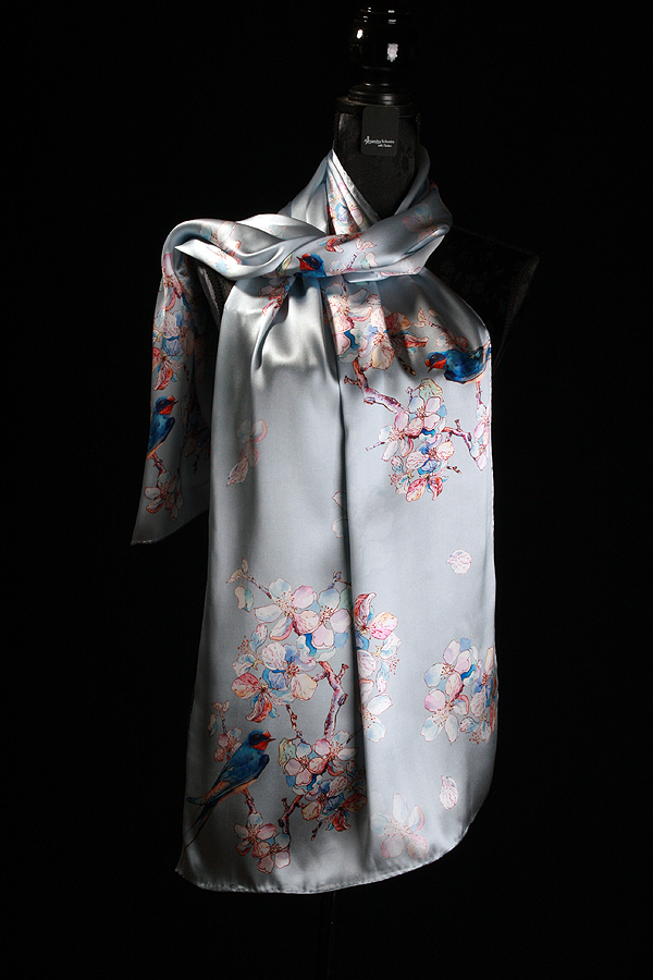 Seidenschal mit Blumen 