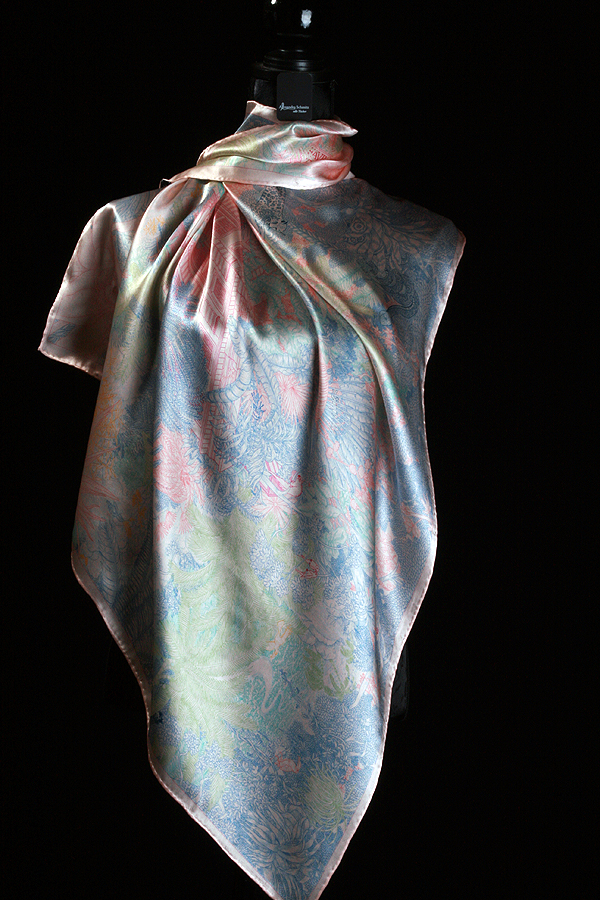 Seidentuch Satin mit Blumen 