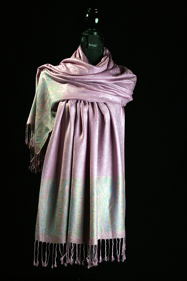 Schal in Pastellfarben 